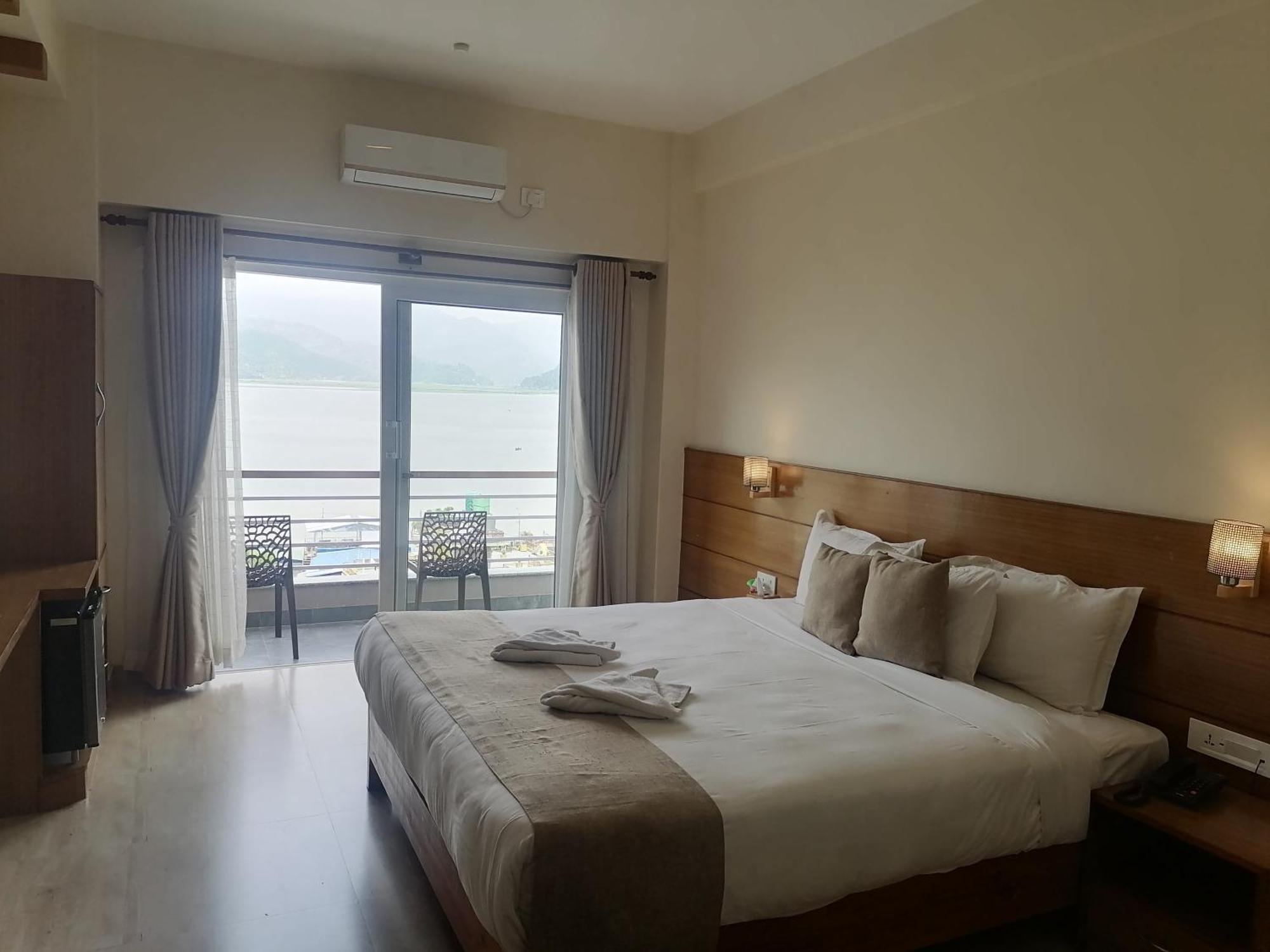 Urban Boutique Hotel Покхара Экстерьер фото