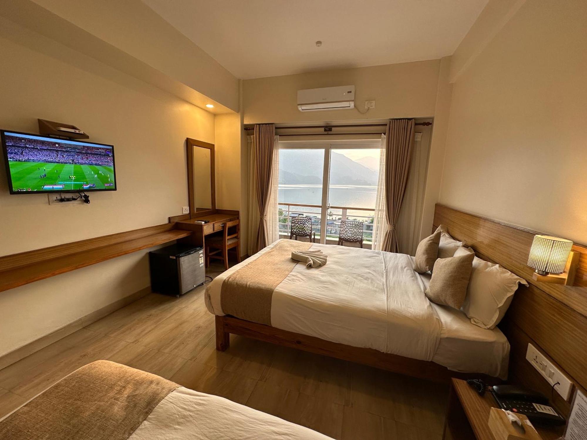 Urban Boutique Hotel Покхара Экстерьер фото