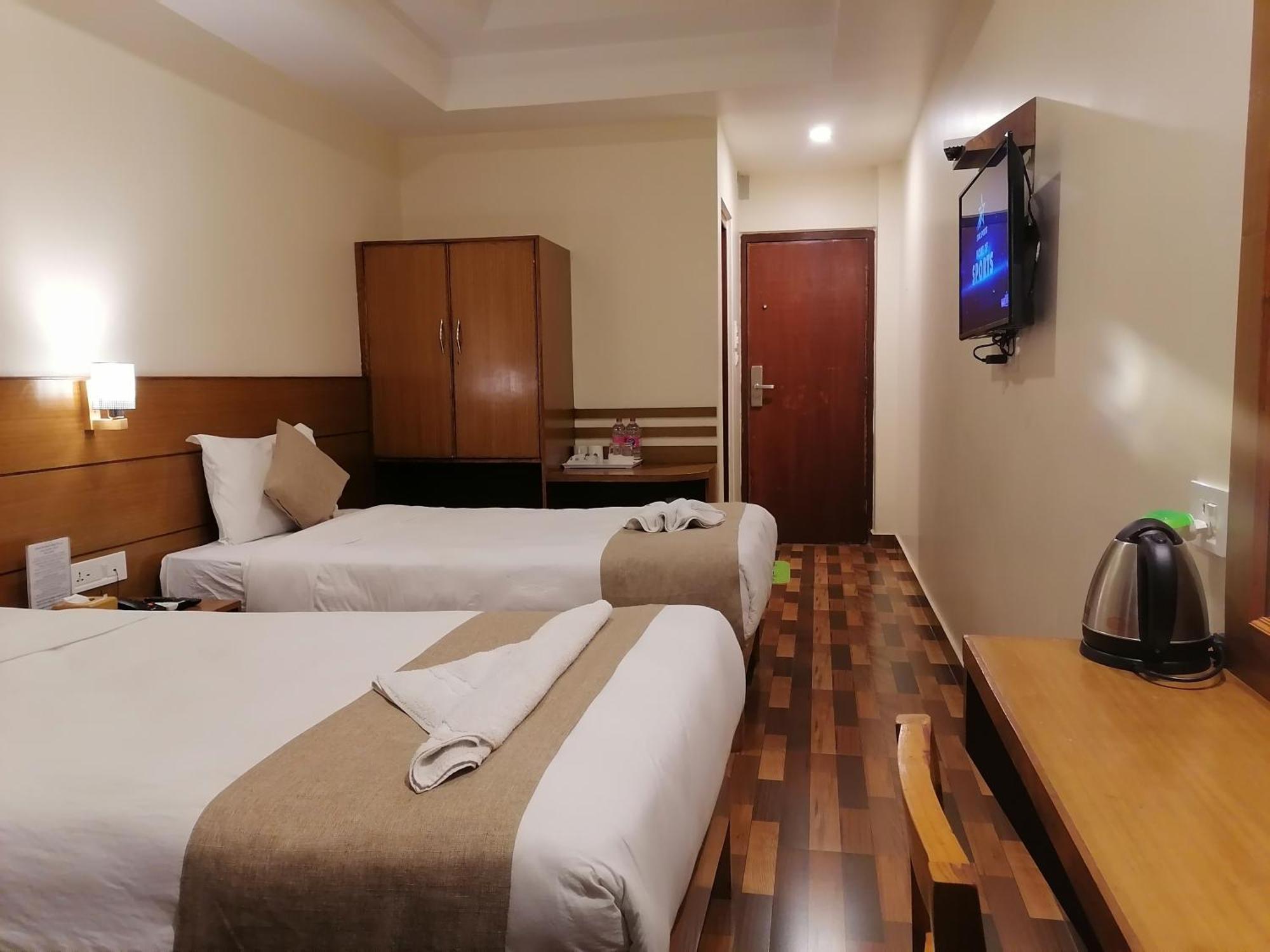 Urban Boutique Hotel Покхара Экстерьер фото