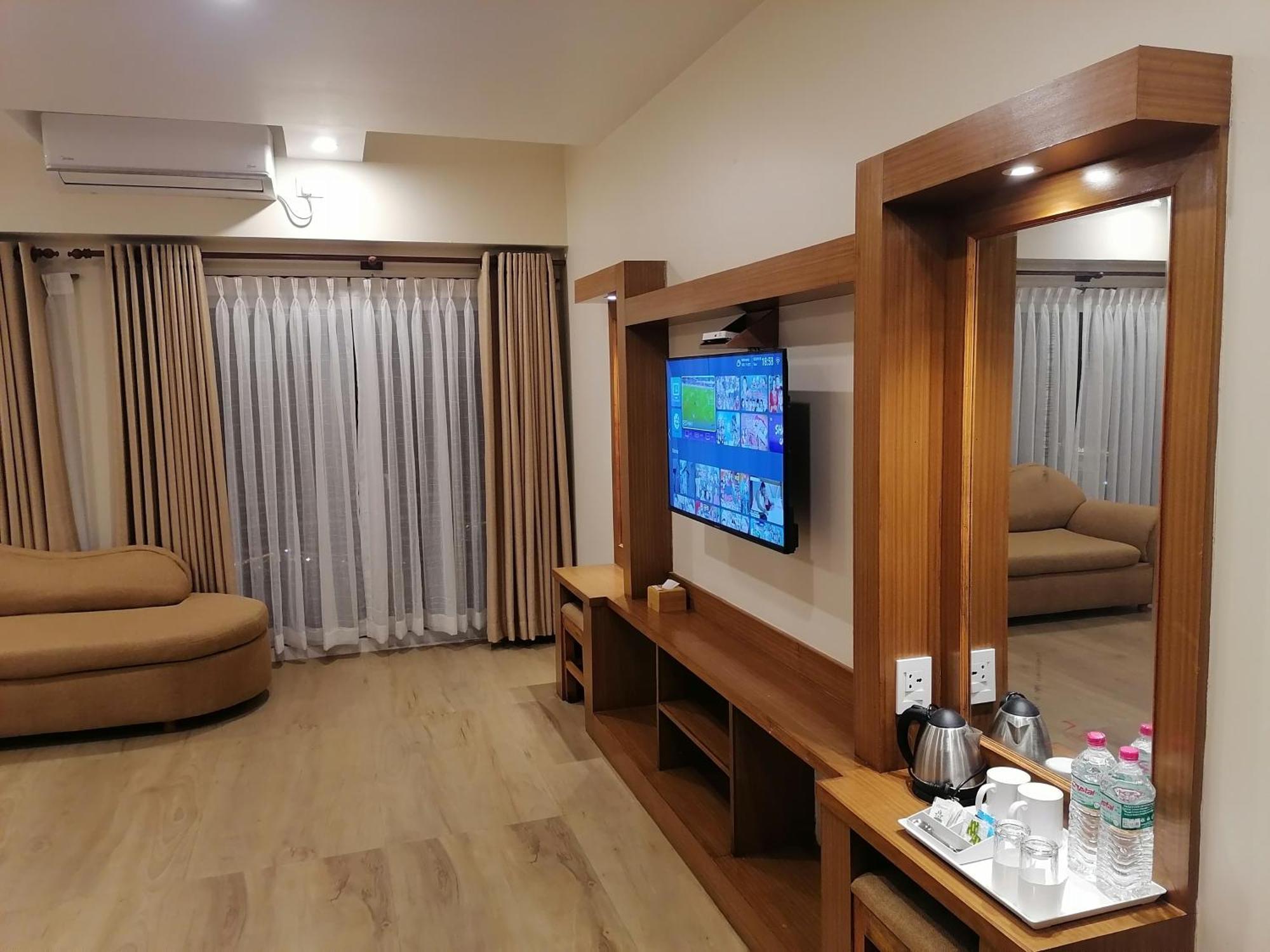 Urban Boutique Hotel Покхара Экстерьер фото