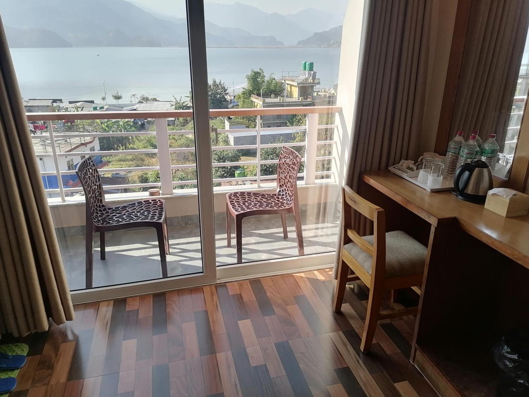 Urban Boutique Hotel Покхара Экстерьер фото