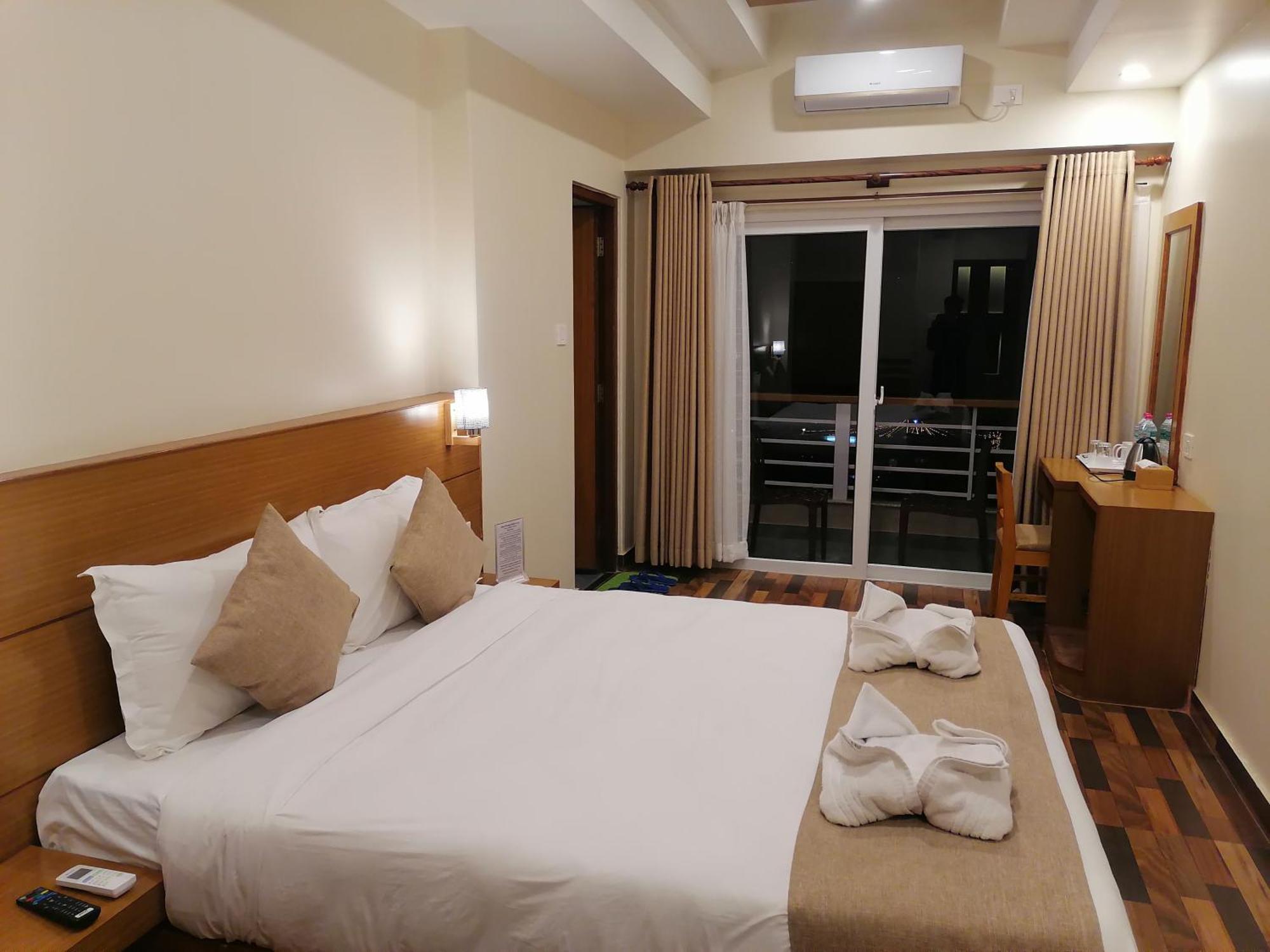 Urban Boutique Hotel Покхара Экстерьер фото