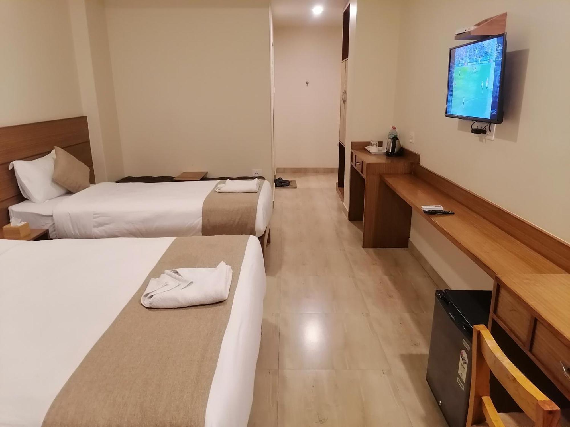 Urban Boutique Hotel Покхара Экстерьер фото