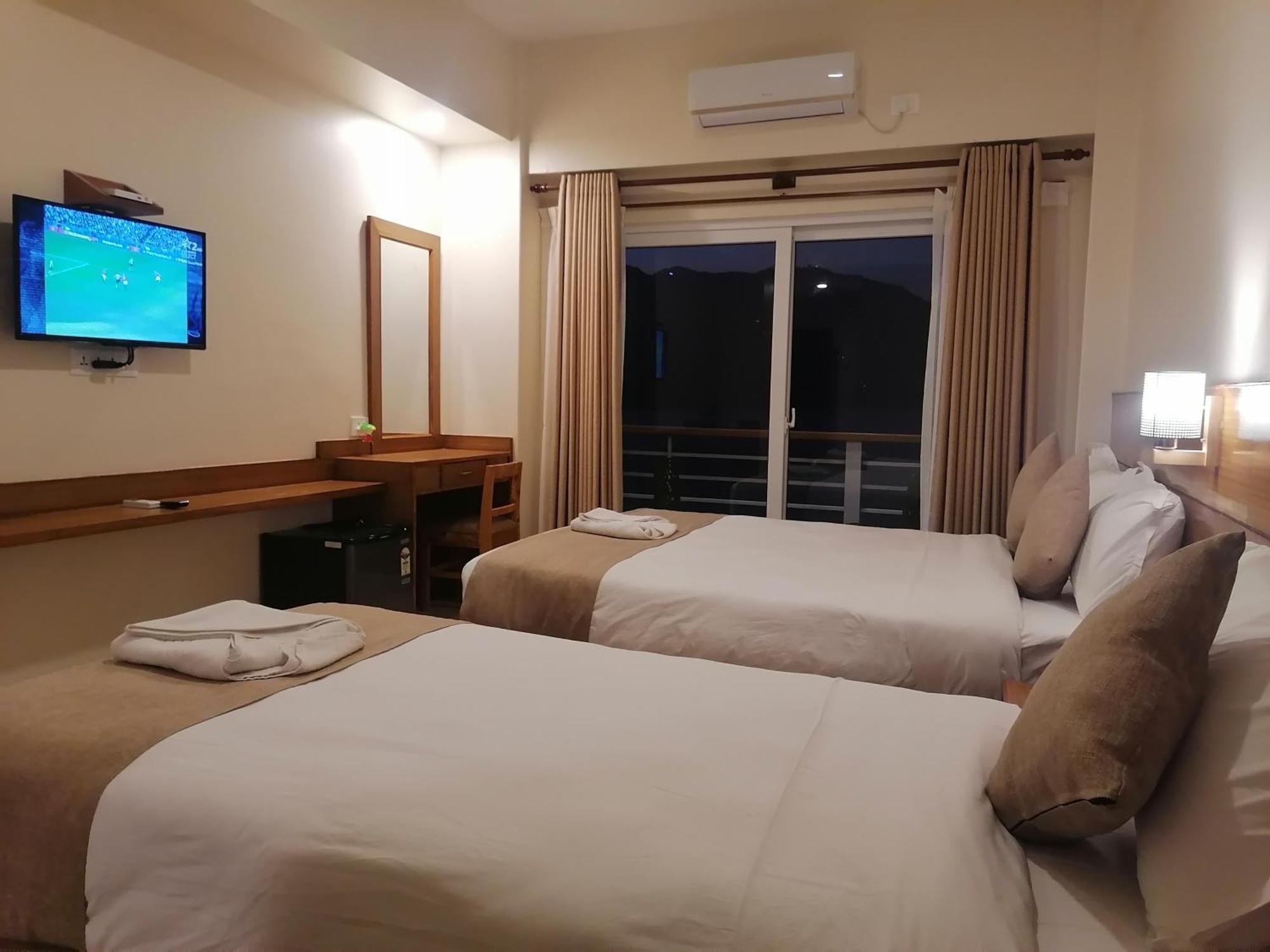 Urban Boutique Hotel Покхара Экстерьер фото