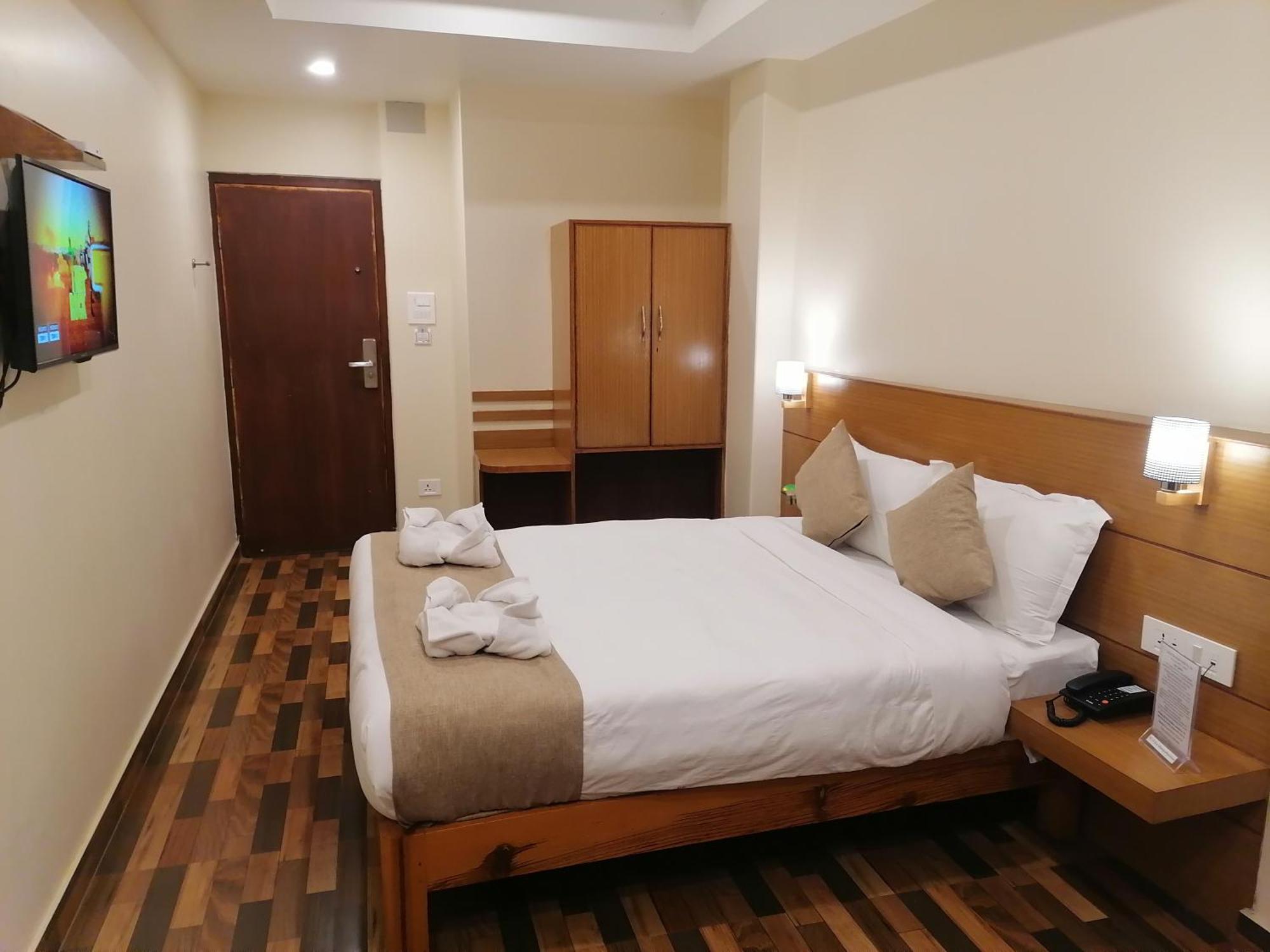 Urban Boutique Hotel Покхара Экстерьер фото