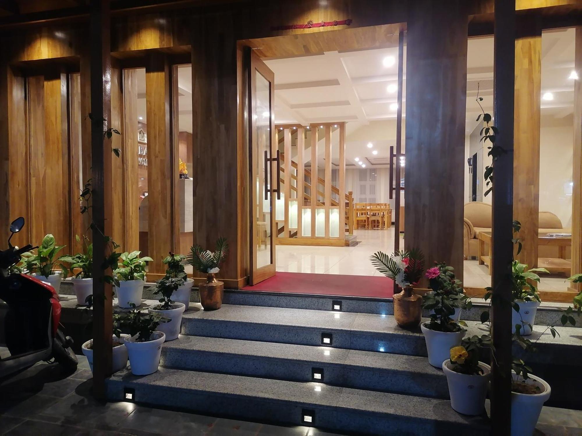 Urban Boutique Hotel Покхара Экстерьер фото