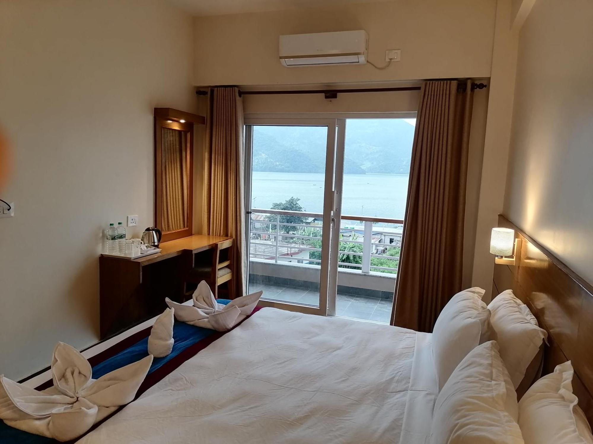 Urban Boutique Hotel Покхара Экстерьер фото