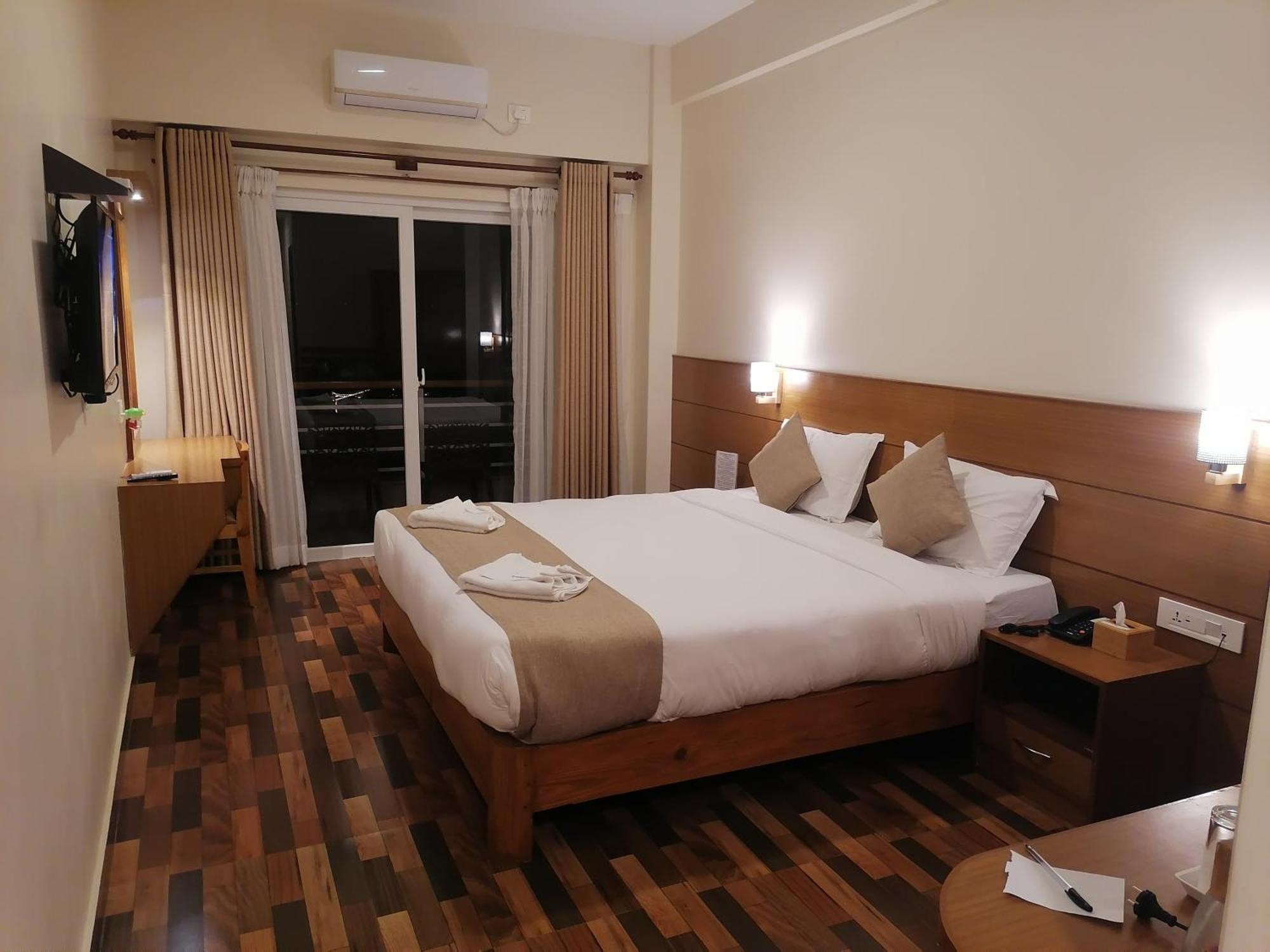 Urban Boutique Hotel Покхара Экстерьер фото